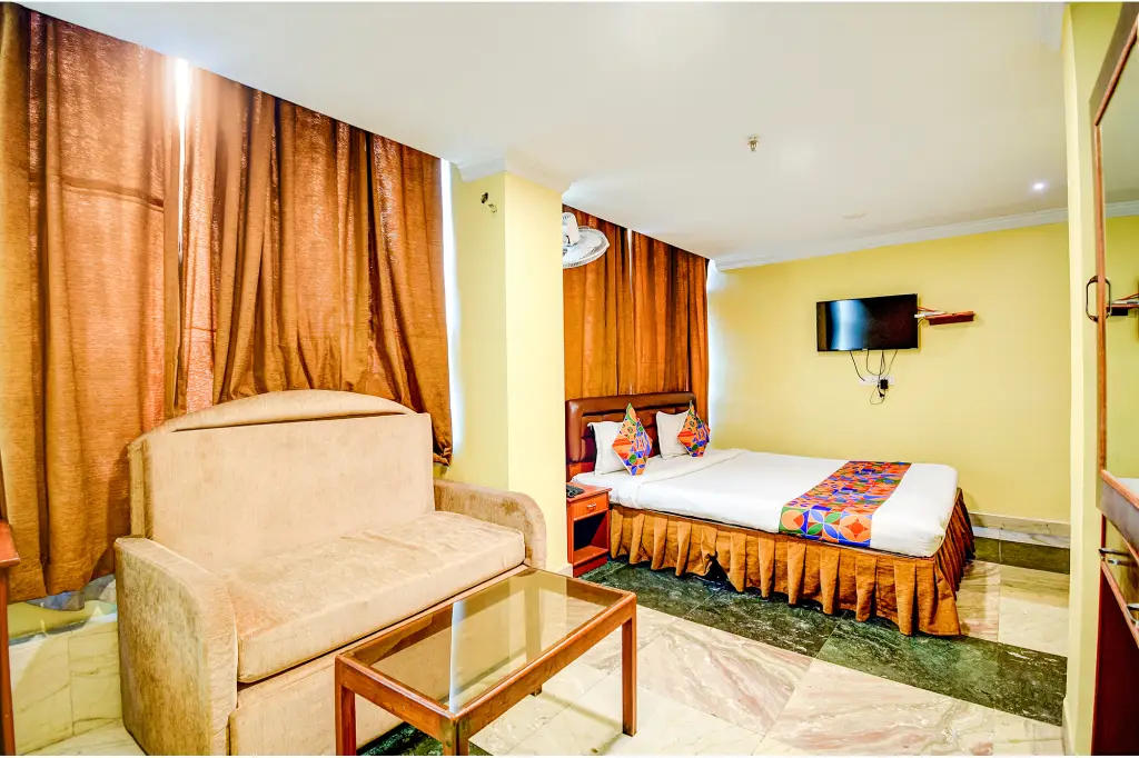Колката: FabExpress Raj Palace