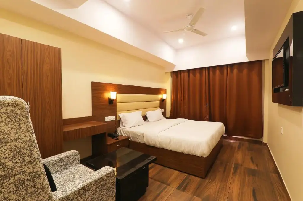 Лакхнау: FabHotel Blueark