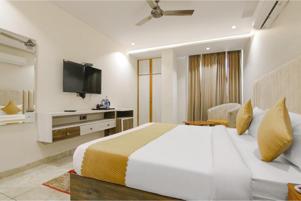 Мохали: Fabhotel Prime The Eminence