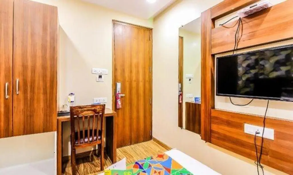 Мумбаи: FabHotel Arton Suites Andheri East
