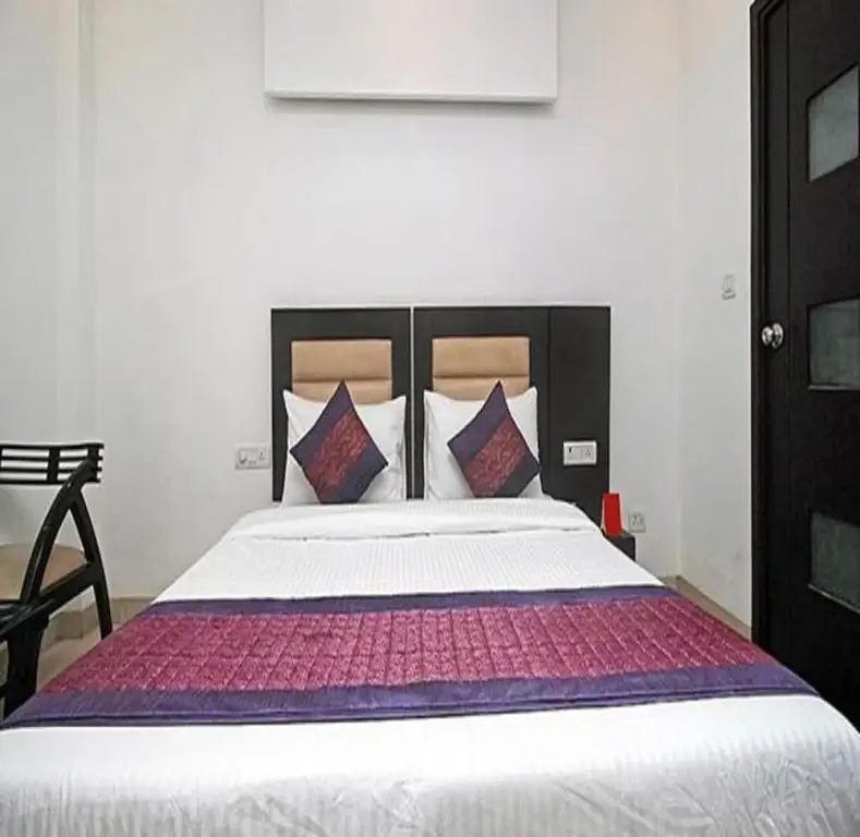 Нью-Дели: Fabhotel Arihant Inn