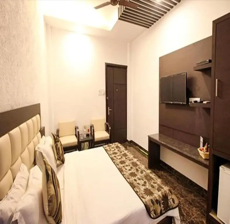 Нью-Дели: Fabhotel Arihant Inn