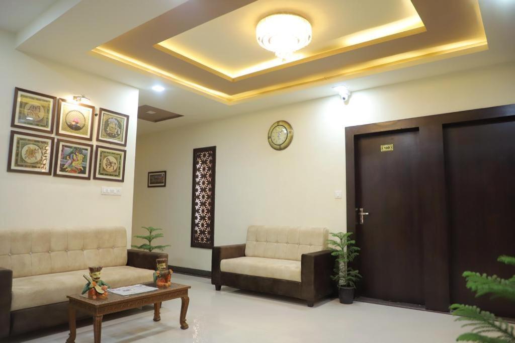 Удаипур: Hotel The Golden Palms ( A unit of MGR Hotels & Resorts)