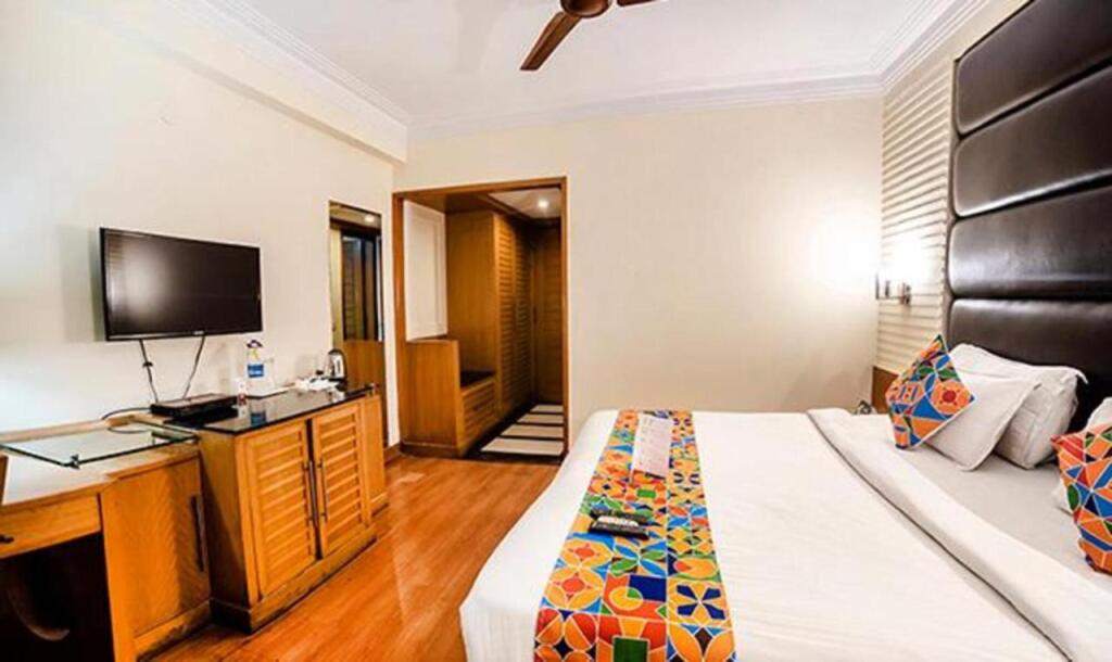 Нью-Дели: FabHotel BMK Grand