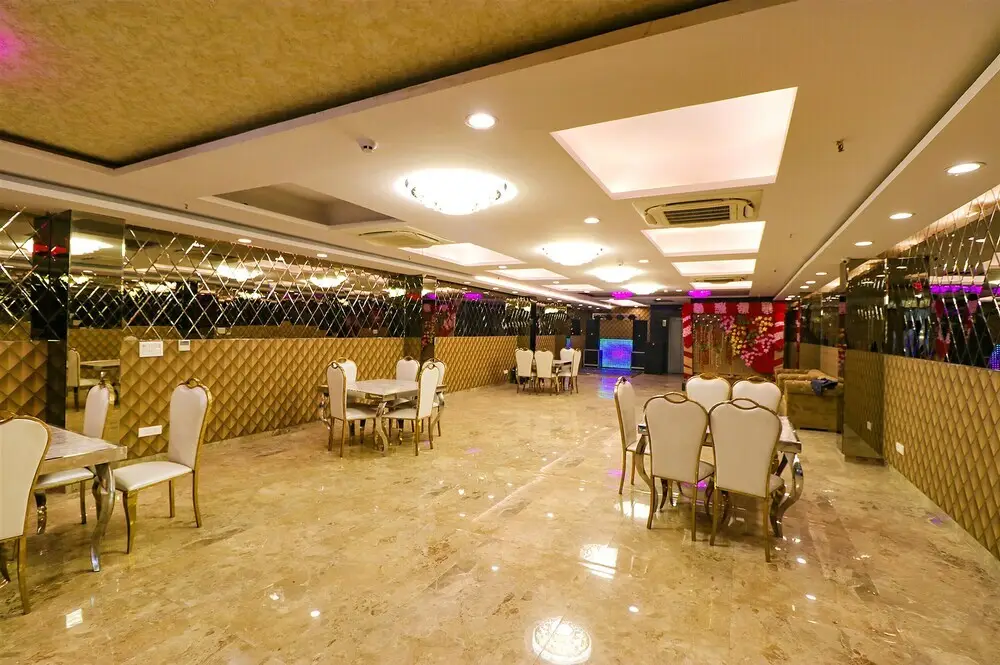 Нойда: FabHotel Corporate Stay
