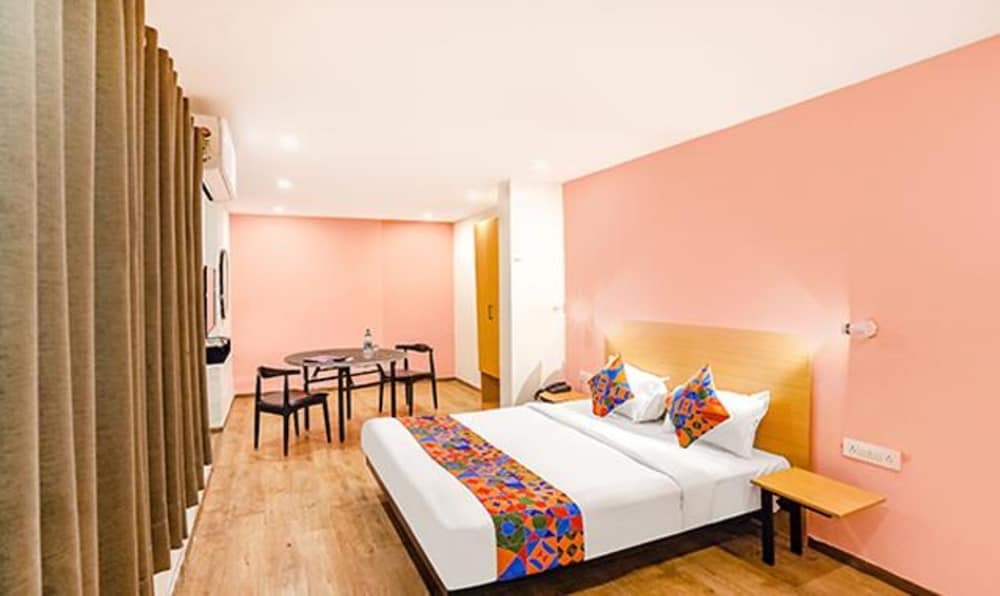 Нойда: FabHotel Noida Grand