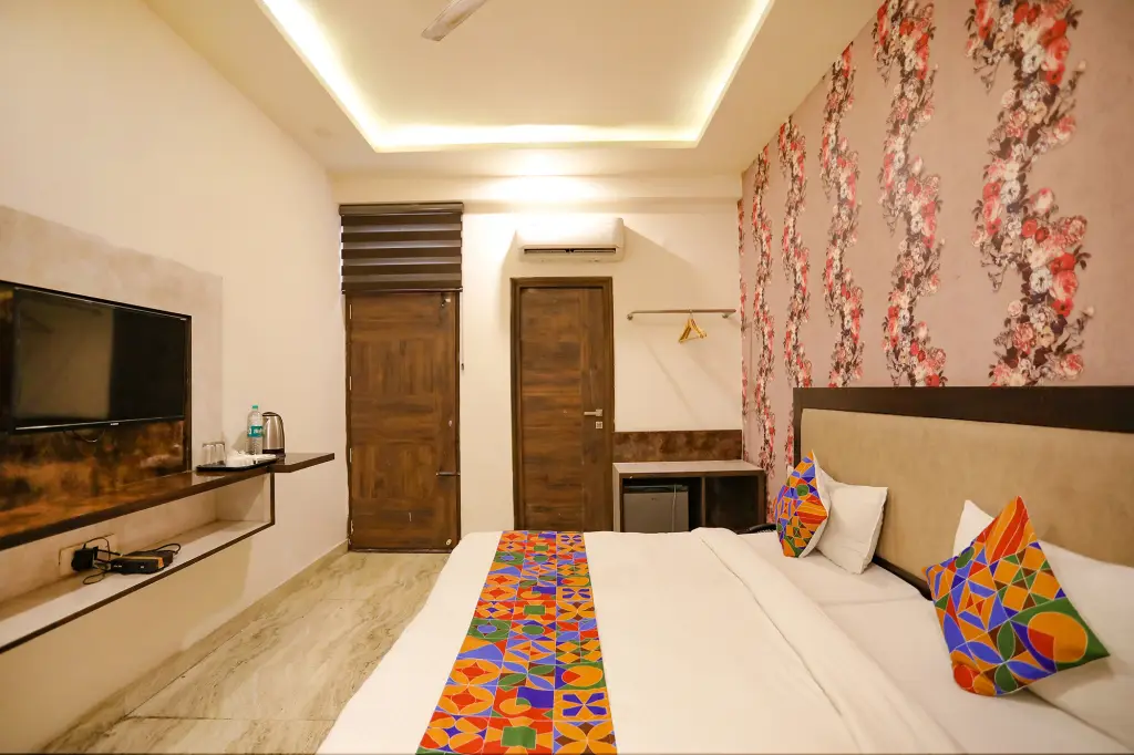 Нойда: FabHotel Enaya Residency