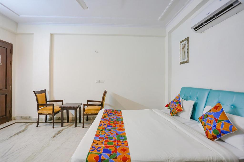 Нойда: Fabhotel Grand Palace