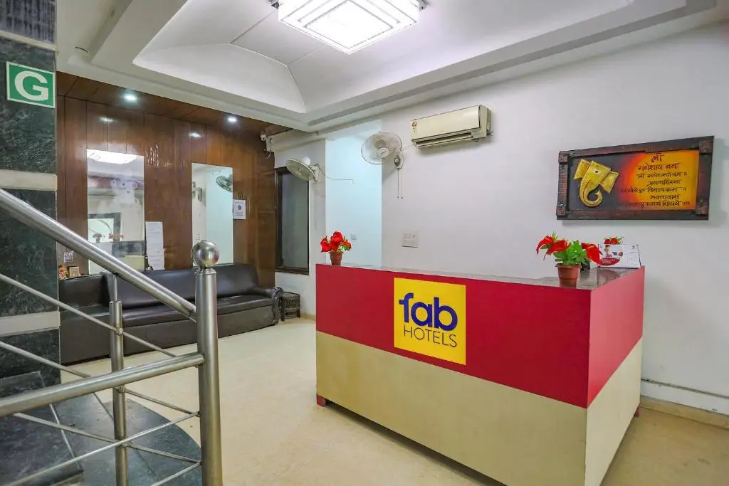 Нойда: Fabhotel Grand Palace