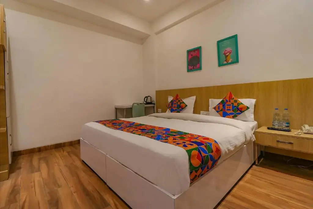 Нойда: FabHotel Vacanza