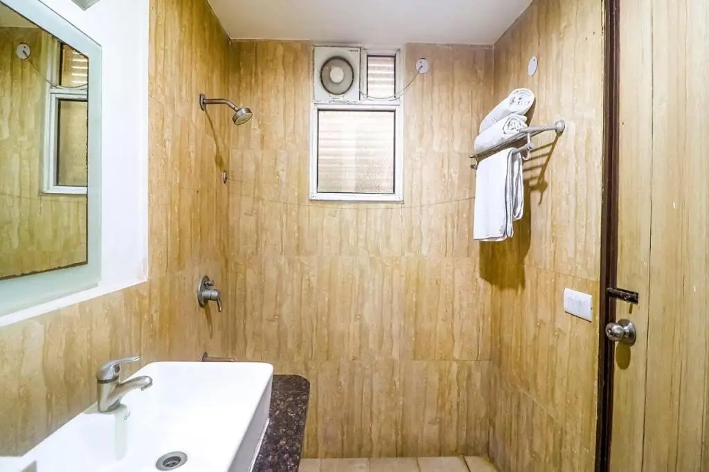 Нойда: Fabhotel Merriment City