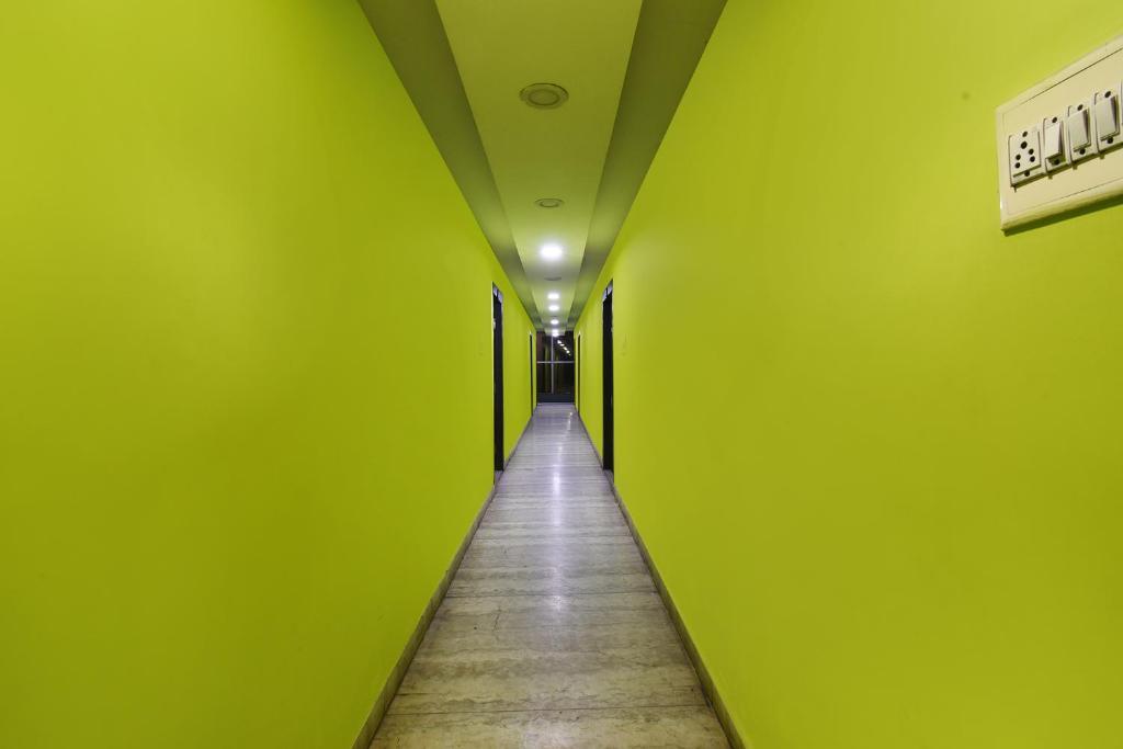 Патна: FabHotel DP International