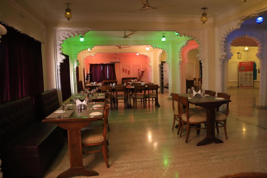 Удаипур: Hotel KSR Moti Mahal