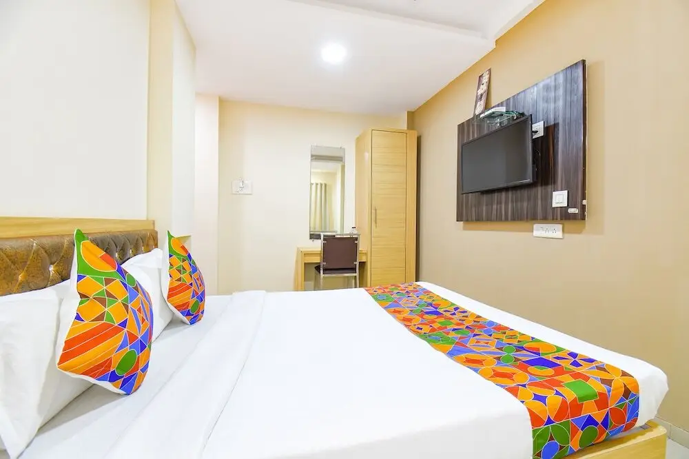 Пимпри-Чинчвад: FabHotel Royal Empire