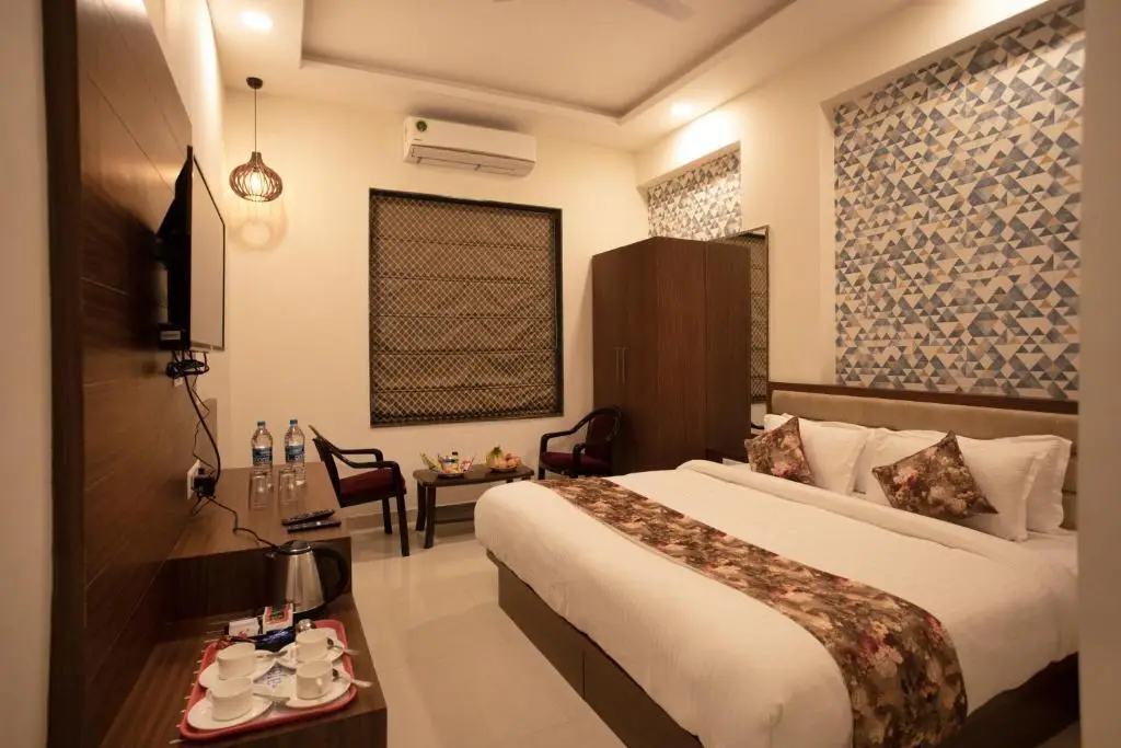 Удаипур: Hotel Bhairav Bagh with Swimming Pool