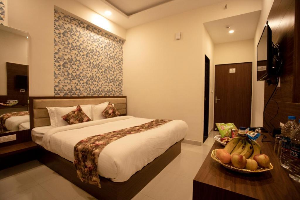 Удаипур: Hotel Bhairav Bagh with Swimming Pool