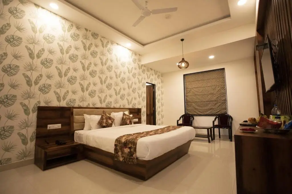 Удаипур: Hotel Bhairav Bagh with Swimming Pool