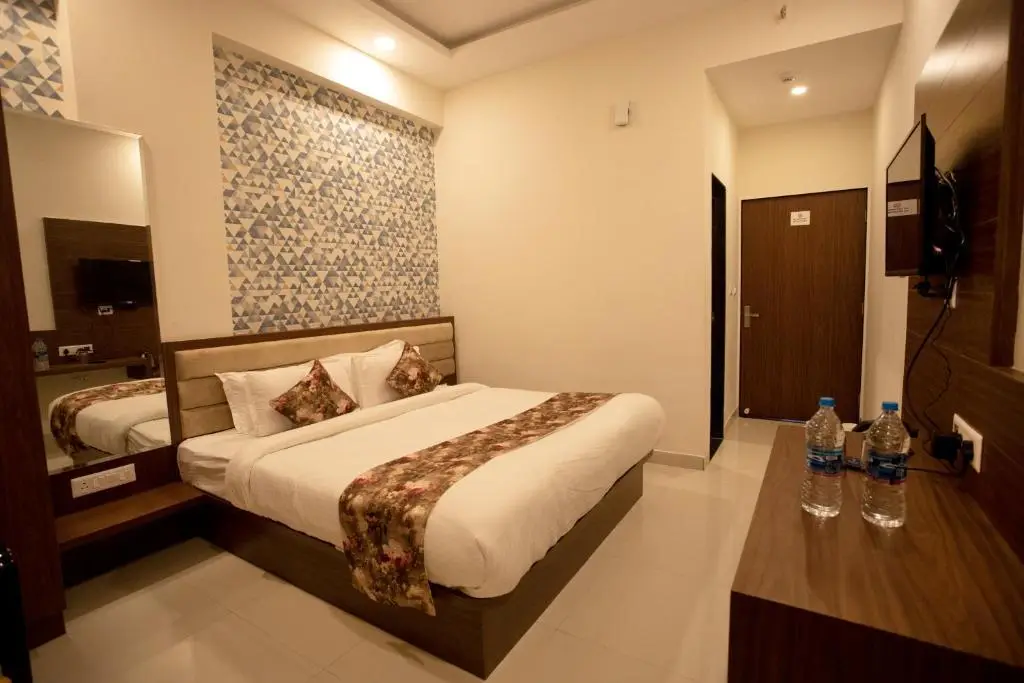 Удаипур: Hotel Bhairav Bagh with Swimming Pool