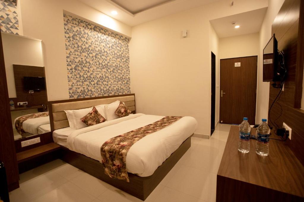 Удаипур: Hotel Bhairav Bagh with Swimming Pool