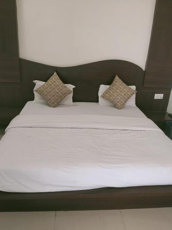 Катра: Hotel Natraj & Restaurant By WB Inn