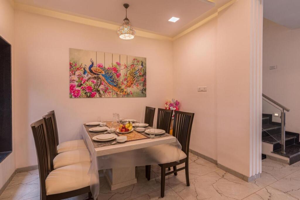 Хандала: SaffronStays Aster, plunge pool villa with garden, Lonavala