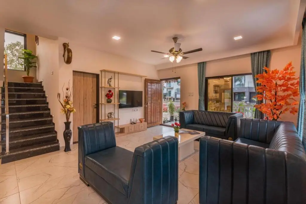 Хандала: SaffronStays Aster, plunge pool villa with garden, Lonavala
