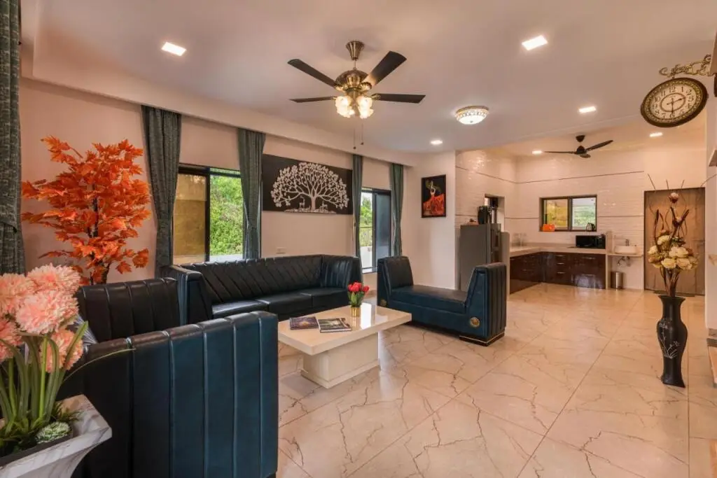 Хандала: SaffronStays Aster, plunge pool villa with garden, Lonavala