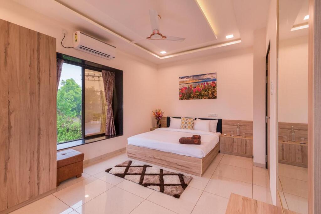 Хандала: SaffronStays Aster, plunge pool villa with garden, Lonavala