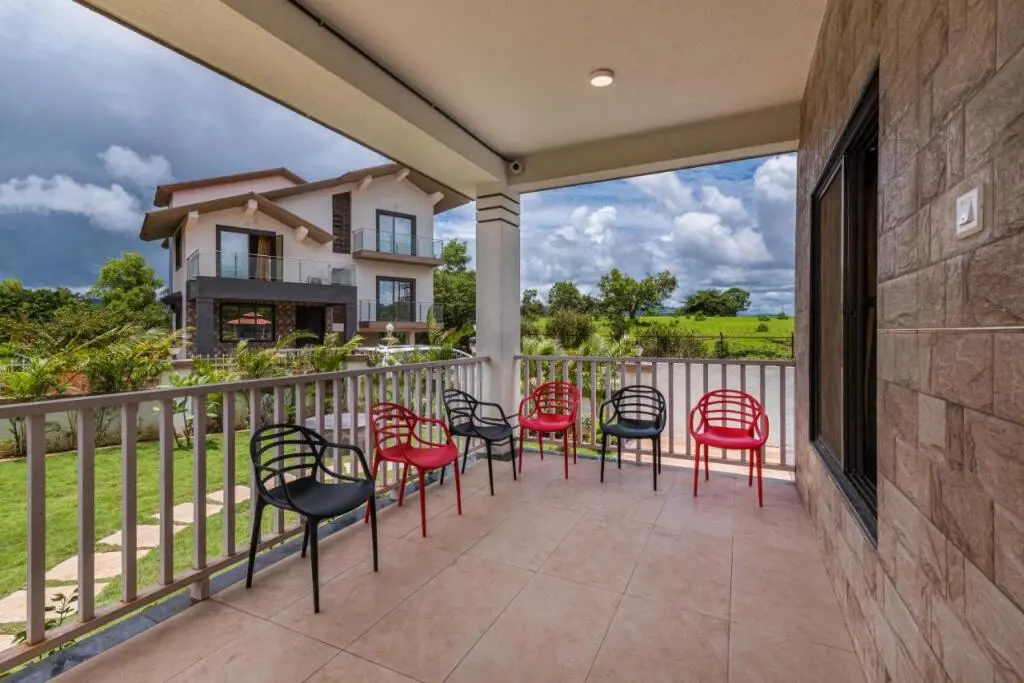 Хандала: SaffronStays Aster, plunge pool villa with garden, Lonavala
