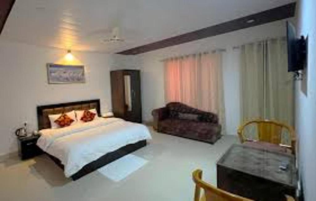 Чопра Лагга Умрейла: Hotel Prince Valley