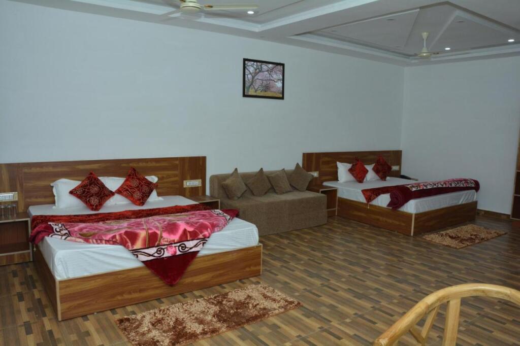 Чубаттакхал: Rock Wood Hotels