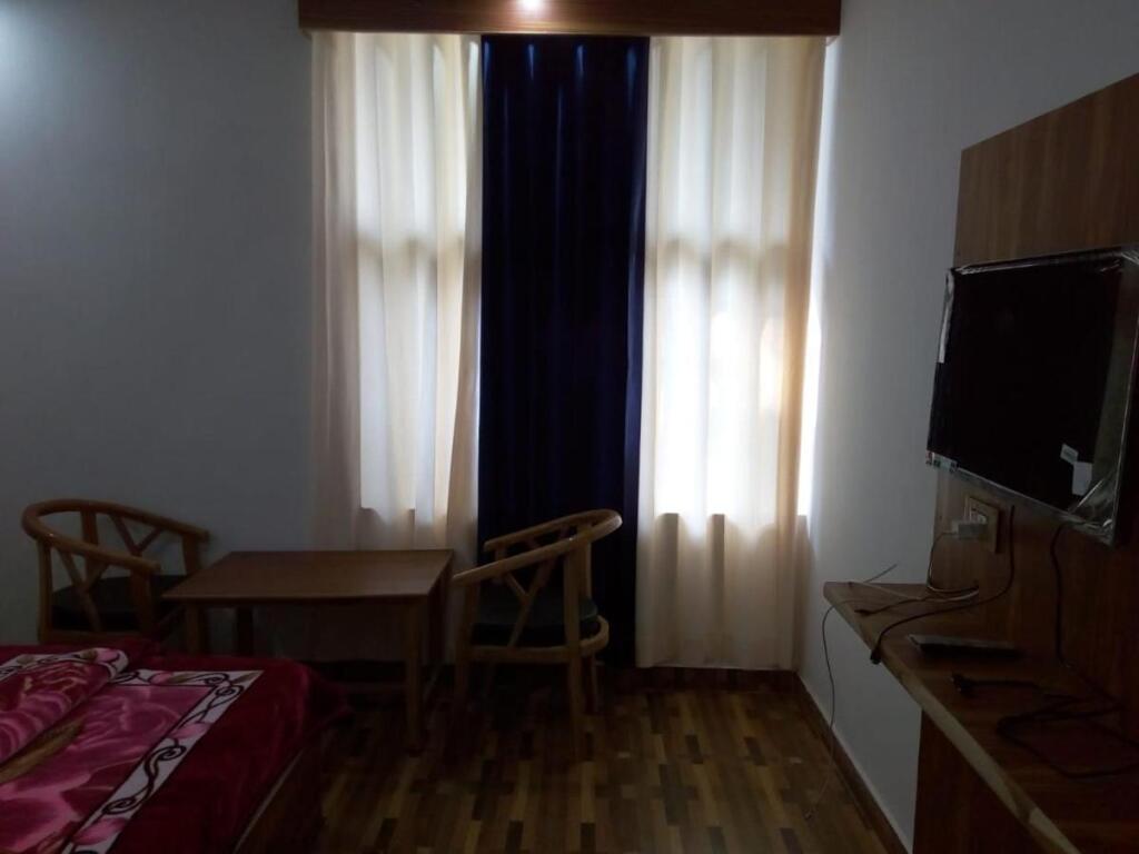 Чубаттакхал: Rock Wood Hotels