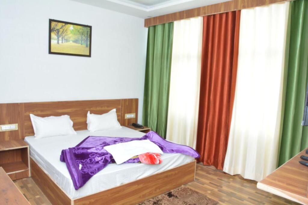 Чубаттакхал: Rock Wood Hotels