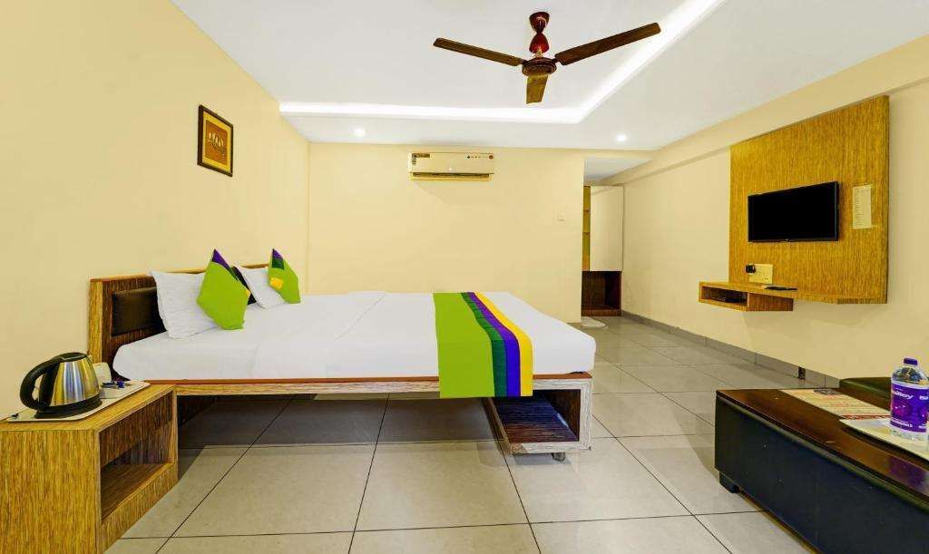 Колхапур: Treebo Surya Comforts, 200 Mtrs From Kolhapur Railway Station