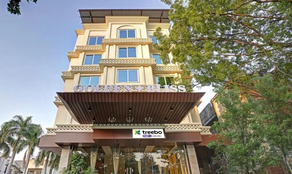 Treebo Premium Golden Bliss Trimurti Nagar Square — фото 1