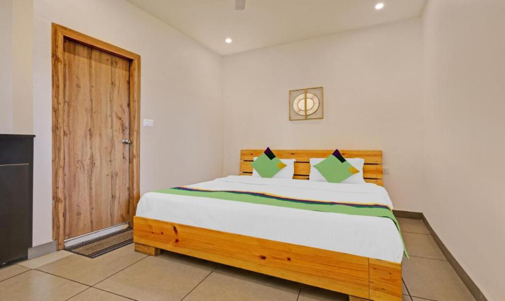 Наинитал: Treebo Vista Lago With Lake View