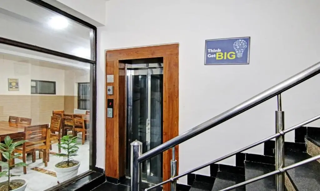 Нойда: Treebo Modern Stays