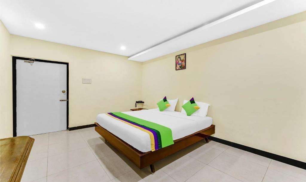 Пудучерри: Treebo B Coral, 2 Km From Promenade Beach