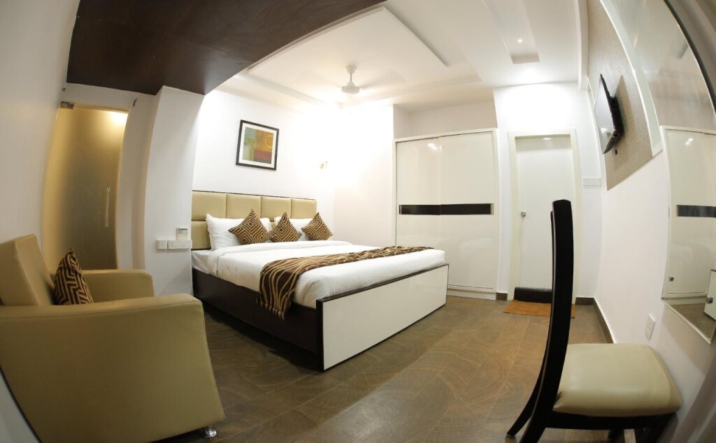 Гунтур: Hotel V Royal Park