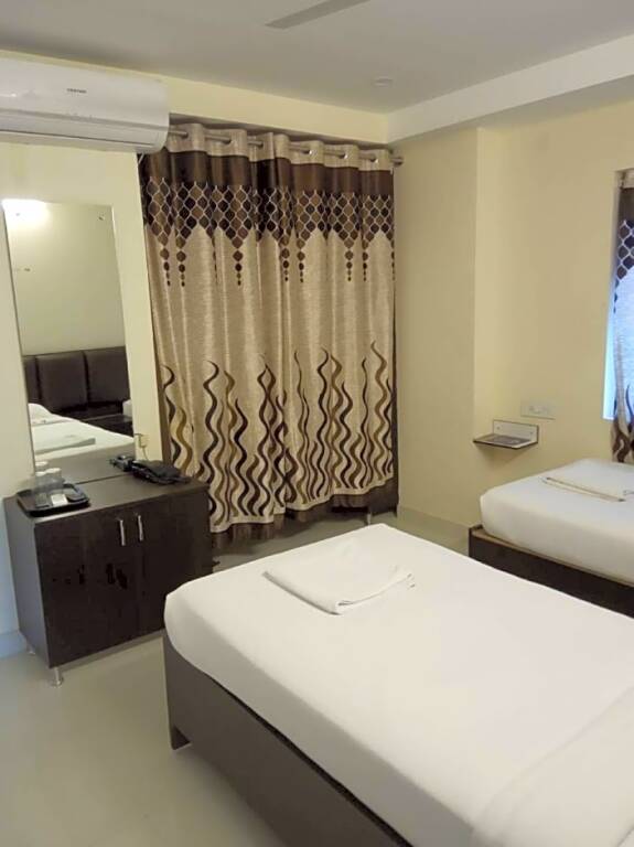 Хидерабад: iROOMZ Way Inn