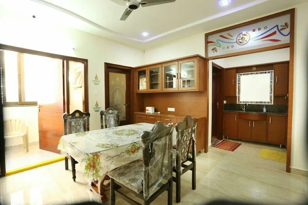 Хидерабад: iROOMZ Hotel Golden Gate