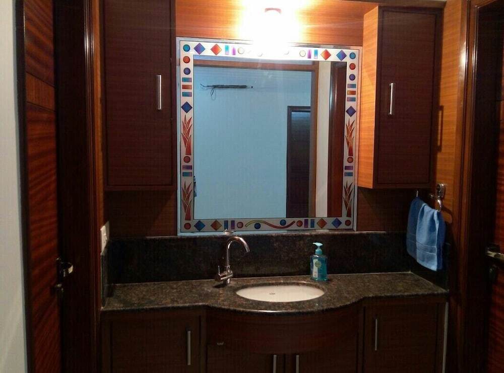Хидерабад: iROOMZ Hotel Golden Gate