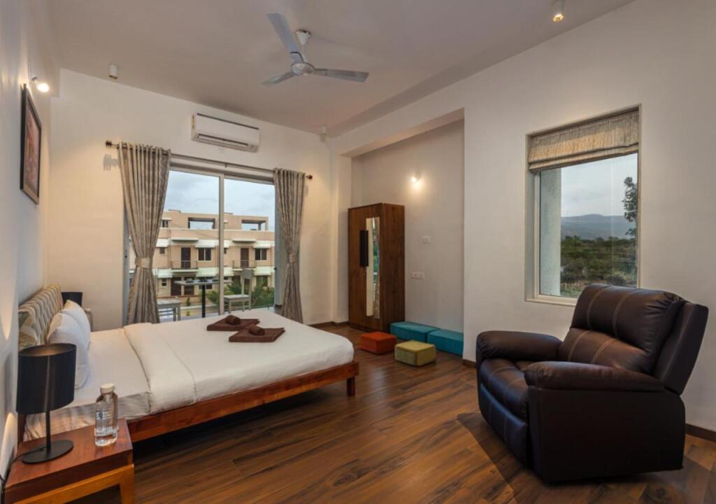 Хандала: SaffronStays Barney, Lonavala - pet-friendly pool villa near Sunny Da Dhaba