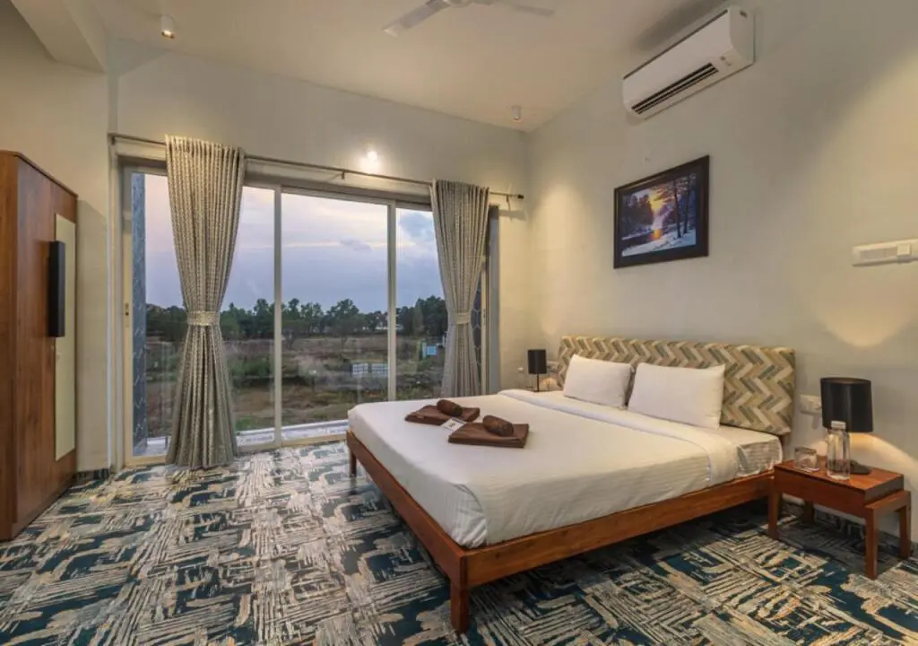 Хандала: SaffronStays Barney, Lonavala - pet-friendly pool villa near Sunny Da Dhaba