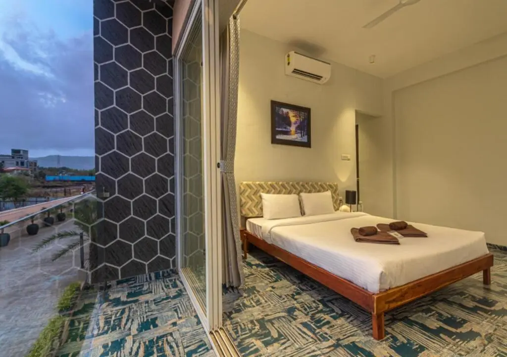 Хандала: SaffronStays Barney, Lonavala - pet-friendly pool villa near Sunny Da Dhaba