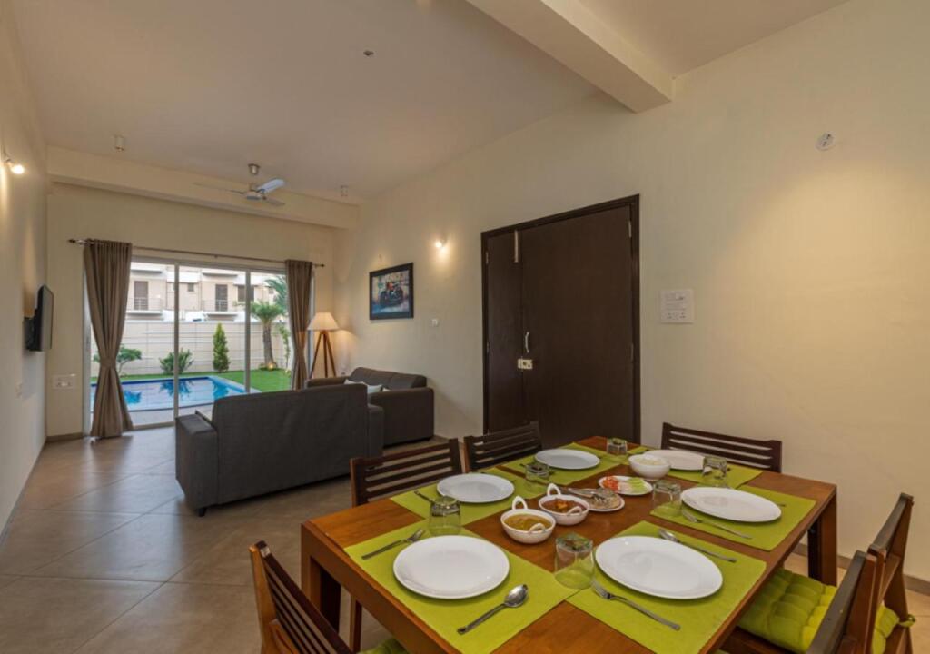 Хандала: SaffronStays Barney, Lonavala - pet-friendly pool villa near Sunny Da Dhaba