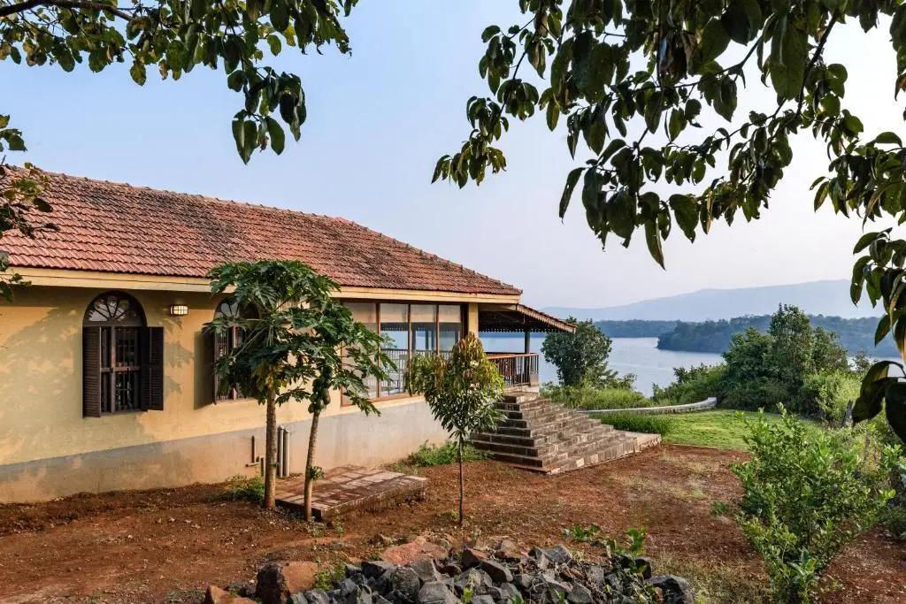SaffronStays Anantham, Kamshet - pet-friendly lakefront villa with a huge verandah — фото 1