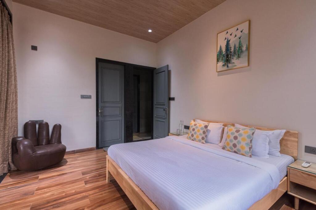 Хандала: Saffronstays Le Reve Lonavala