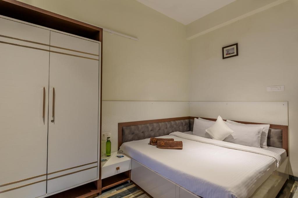 Хандала: Saffronstays Slate