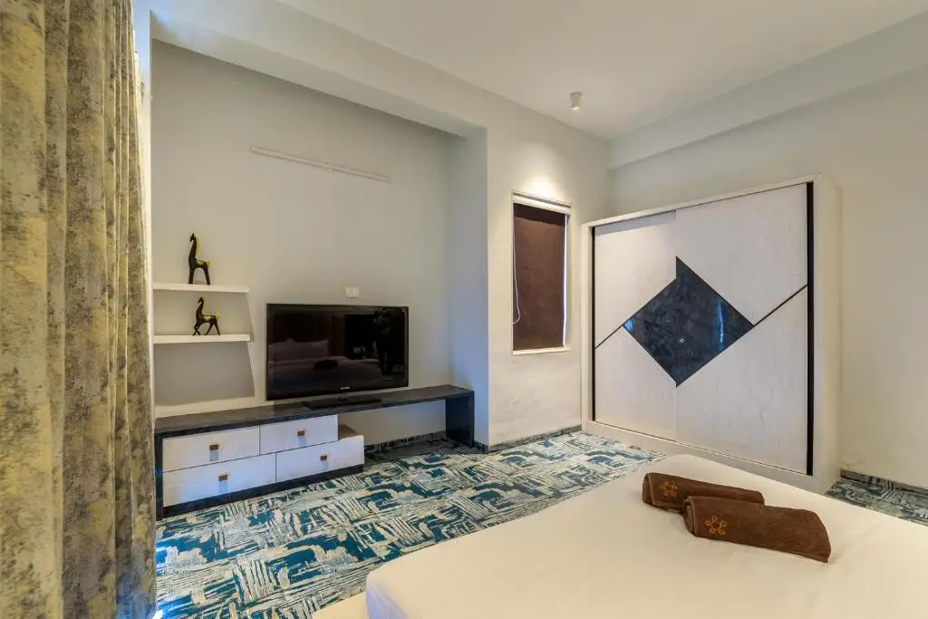 Хандала: Saffronstays Slate